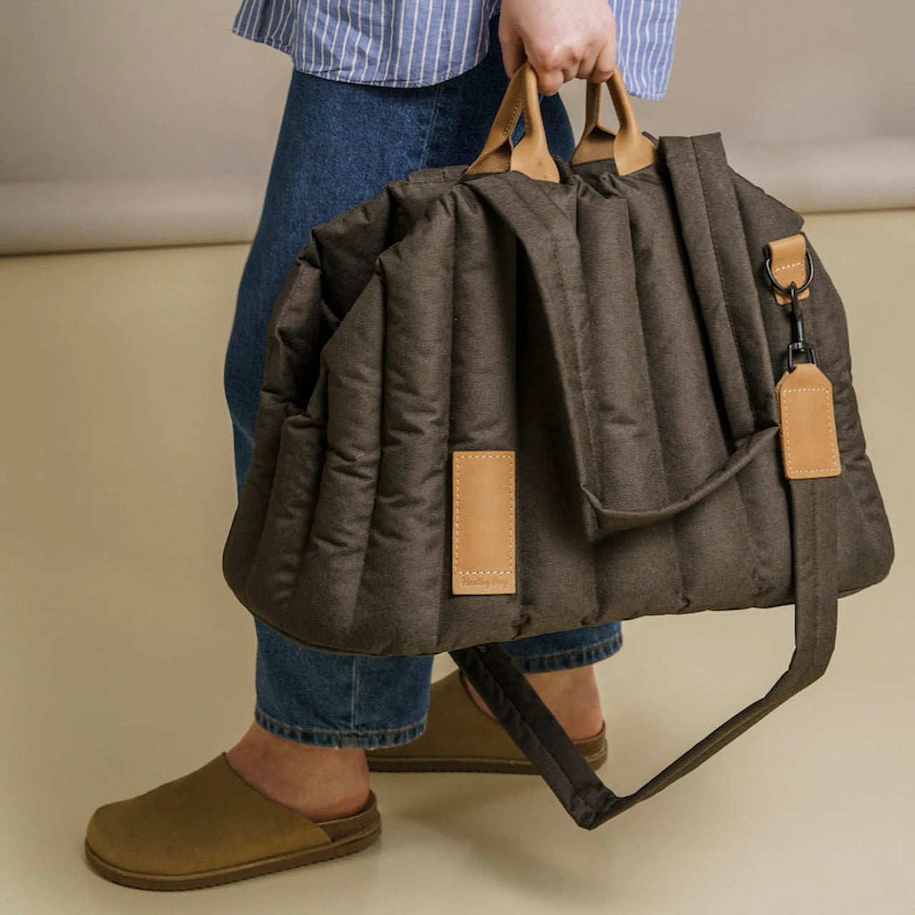Lightweight Waterproof Pet Carrier Handbag For Outdoor Travel