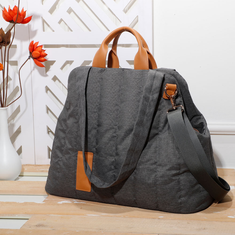 Lightweight Waterproof Pet Carrier Handbag For Outdoor Travel